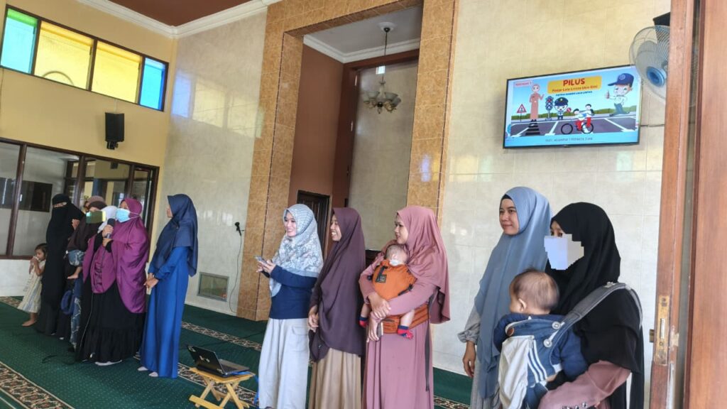 Kegiatan Pekan Orang Tua Mengajar (POM) Topik : Pengenalan Rambu Rambu Lalu Lintas dengan berbagai ragam main